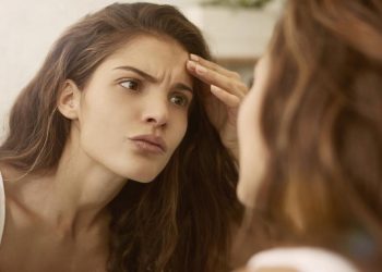 العادات التي تظهرك أكبر سنا٠٠تجنبيها