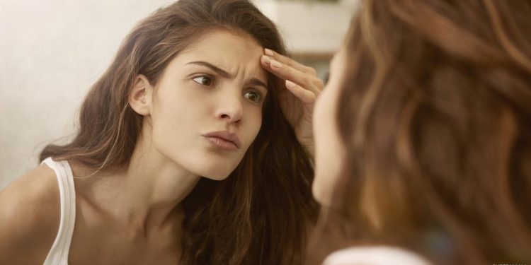 العادات التي تظهرك أكبر سنا٠٠تجنبيها