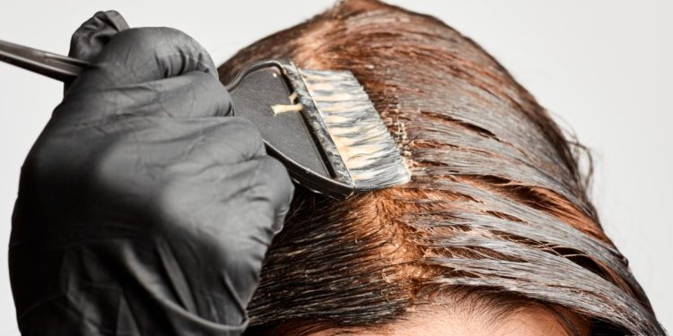 اصبغي شعرك في المنزل٠٠دون الحاجة لصالونات التجميل