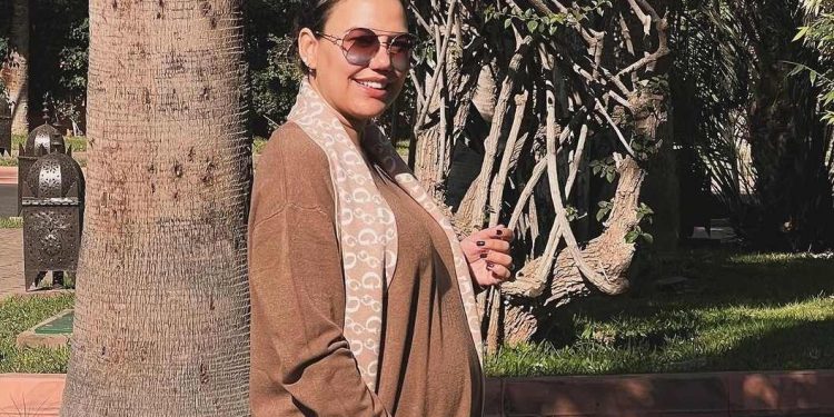 الممثلة حسناء المومني تضع مولودتها الأولى (صورة)