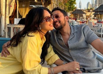 منال بنشليخة تقصف أحد الفتيات بعدما تغزلت بزوجها (صورة)