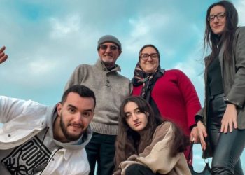 زهير بهاوي في رسالة مؤثرة لعائلته الصغيرة (صورة)