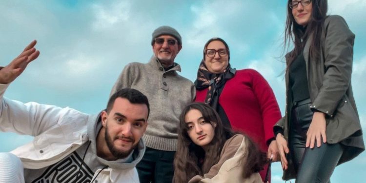 زهير بهاوي في رسالة مؤثرة لعائلته الصغيرة (صورة)