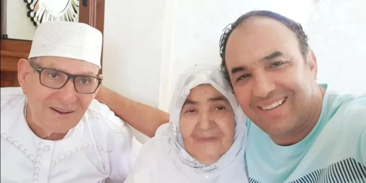 الفنان رشيد الوالي٠٠يعبر عن حبه لوالدته من خلال هذه الرسالة (صورة)