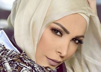 هل فعلا الفنانة المعتزلة أمل حجازي خلعت حجابها ؟