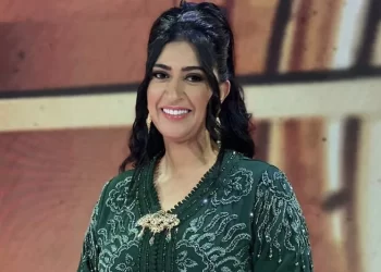 دنيا بوطازوت سعيدة بتعليق إحدى متابعاتها (صورة)