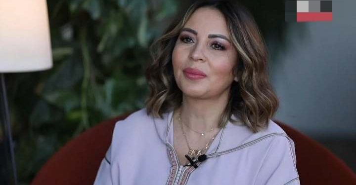 بعبارات حزينة٠٠فاطمة الزهراء لعروسي تحن إلى والدها المتوفى