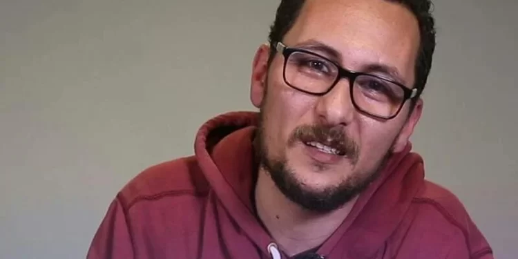 صامد غيلان ينتقد امين العوني بسبب دفاعه عن علاقة المغاربة بالجزائريين