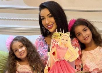 بالفيديو..ابنة دنيا بطمة تعبر عن اشتياقها لوالدتها