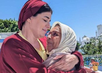 نورة الصقلي تعانق “فاطمة الناجي” من دار النسا٠٠وتخاطبها بهذه الرسالة (صور)