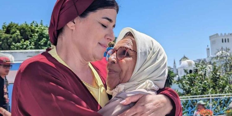 نورة الصقلي تعانق “فاطمة الناجي” من دار النسا٠٠وتخاطبها بهذه الرسالة (صور)