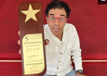 مراد العشابي يحصل على جائزة الإعلامي الأكثر جدلا في العالم العربي