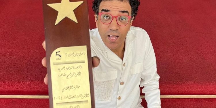 مراد العشابي يحصل على جائزة الإعلامي الأكثر جدلا في العالم العربي