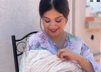 بطلة مسلسل “بين لقصور” تشارك عقيقة ابنتها رفقة جمهورها (صور)