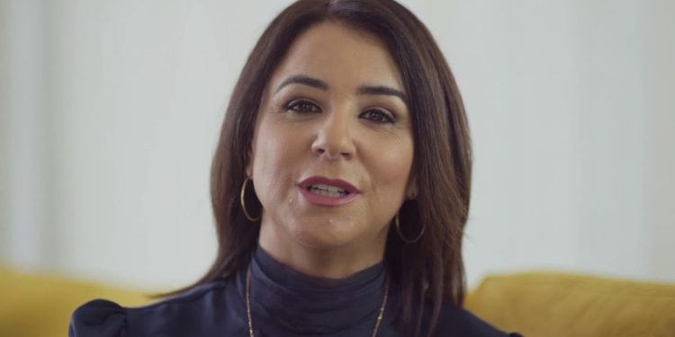 سامية أقريو: “خاص ميبقاوش طابوهات بينا وبين ولادنا”