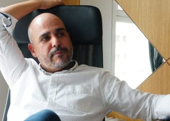 الرمضاني عن مسلسل (جوه وجوه):”كاينين أصحاب زوج وجوه اللي كيقولو كلام فالأُوف وكلام فالأُون”