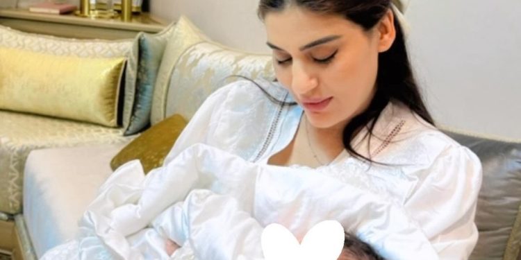 بالصور..الممثلة مريم باكوش تضع مولودها الأول وهذا هو الإسم الذي اختارته له