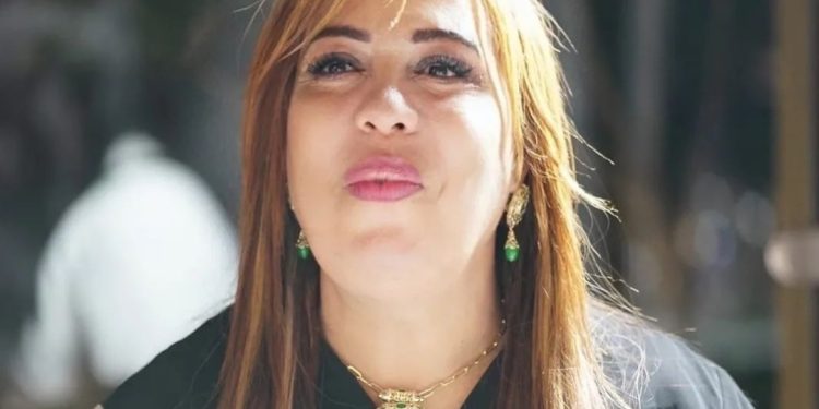 بعد وصفها ب”المسلسلة العاصية”..والدة هاشم البسطاوي ترد على ابنها (صورة)