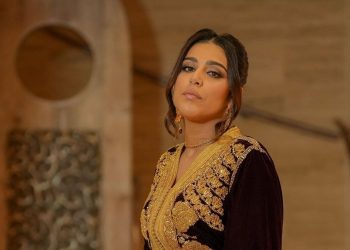 بالدموع..رجاء بلمير: “كنفتاخر حيت بابا سائق طاكسي”