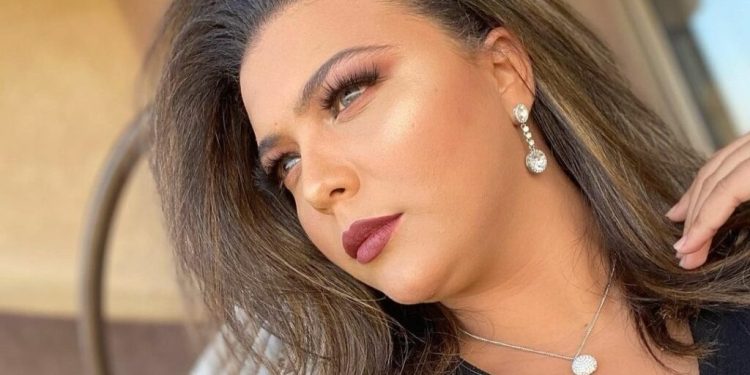 شيماء عبد العزيز بعد وفاة والدتها بأيام: “درت الواجب مع أمي وغادي رجع لخدمتي”