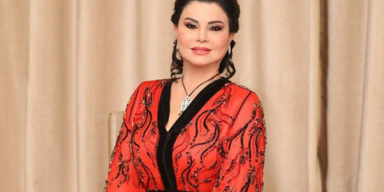 الفنانة لطيفة رأفت تعايد صديقها بهذه المناسبة ..(صورة)