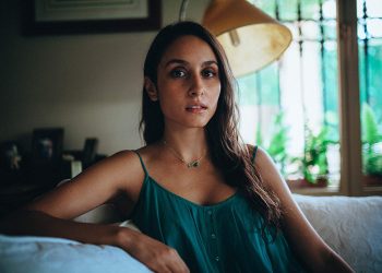 سارة بيرليس تتعرض للسرقة..تفاصيل