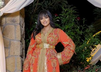 مؤثرة مغربية تفاجئ متابعيها بخبر حملها..فيديو