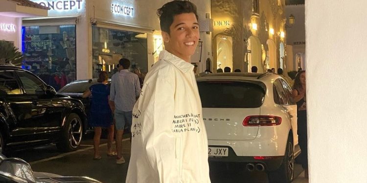 حمزة لبيض يحتفل بحصوله على الباكالوريا..تفاصيل
