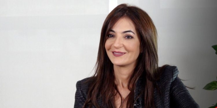 حنان الفاضلي تشتاق لوالدها المتوفى: “لن تلهيني الدنيا عنك”