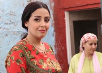 بطلة سلسلة “صلاح وفاتي” تكشف: “عندي 40 سنة وكيقولو عليا بايرة”