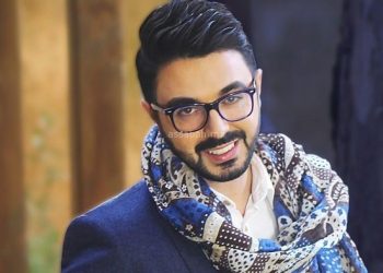 بمناسبة عيد العرش.. أحمد شوقي يغني “ياملك يا ملك ياملك”