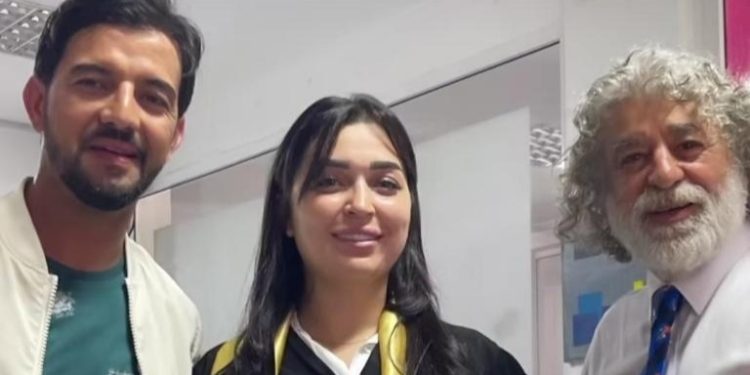 بعد إشاعات طلاقهما..عمر لطفي يتقاسم رفقة فرح الفاسي لحظات تخرجها ( صورة)