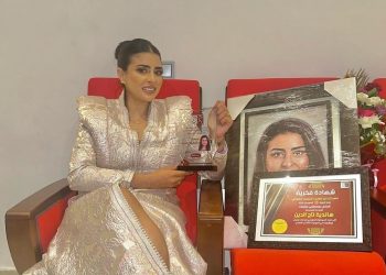 بالصور..الممثلة ساندية تاج الدين تكرم بمهرجان ابن مسيك للمسرح الإحترافي