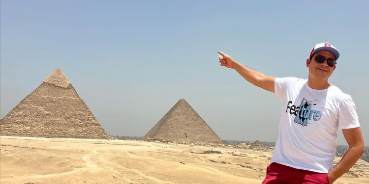 الفنان عدنان موحجة يكشف عن كواليس زيارته لمصر..(صور)