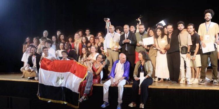 تتويج المسرحية المصرية “سالب صفر” بالجائزة الكبرى للمهرجان الدولي للمسرح الجامعي