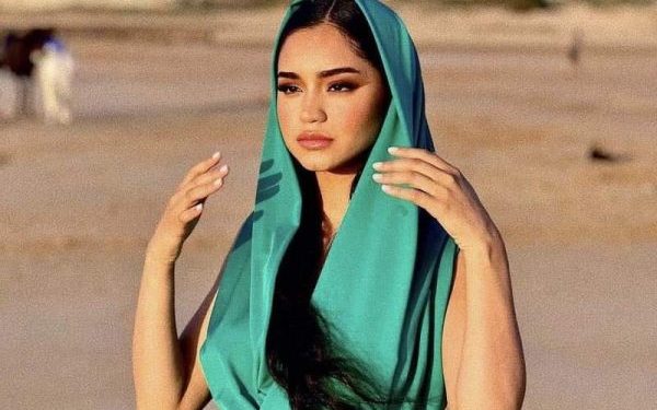 قريبا..“بلادنا زينة” للفنانة ريم فكري