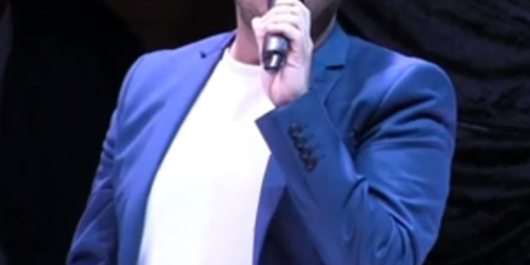 زكريا الغافولي يلهب جمهور الحسيمة في سهرة بديعة ضمن مهرجان الشواطئ