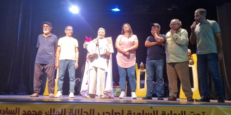تكريم الفنانة السعدية أبعقيل بمهرجان المسرح الأمازيغي بالدار البيضاء