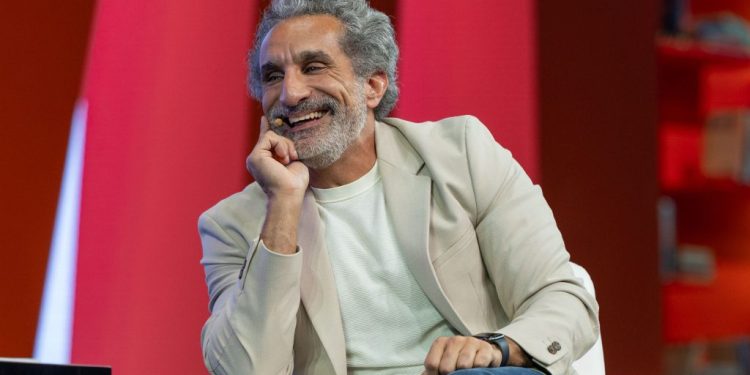باسم يوسف… عضو في لجنة تحكيم الموسم السابع ل(Arabs Got Talent)