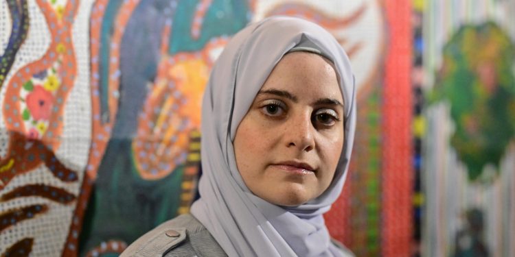 غالية شاكر فنانة سورية تلهم محجبات لتحقيق أحلامهن