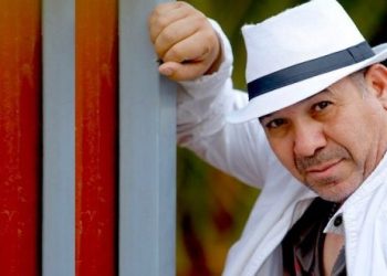 إدريس الروخ في حفل تقديم وتوقيع رواية “رداء النسيان” بطنجة…  “إن الرواية تتحدث عني وعن مكناس وعلاقتي بالماضي “