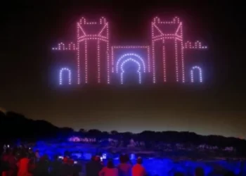 عروض بطائرات “الدرون” تضيء موقع شالة الأثري