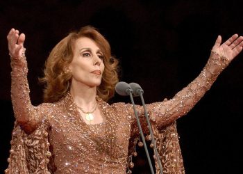 فيروز تغني دعما للبنان: “يا صغير ووسع الدني.. يا وطني”