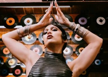 جديد.. ألبوم“قلب عربي مكسور” لمنال بنشليخة