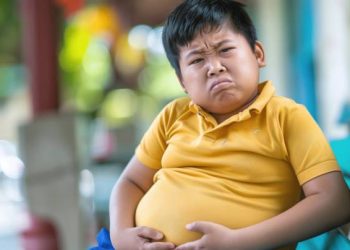 جديد.. اختبار دم يسهل تحديد مضاعفات السمنة لدى الأطفال