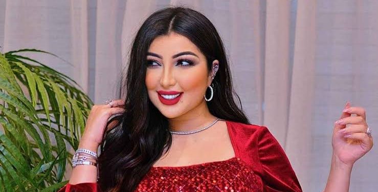 من جلسة تصوير سابقة…..دنيا باطما بالقفطان تكسر الغياب من وراء القضبان