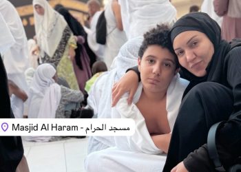 الفنانة أسماء لمنور تشارك رفقة جمهورها ادائها لمناسك العمرة (صور)