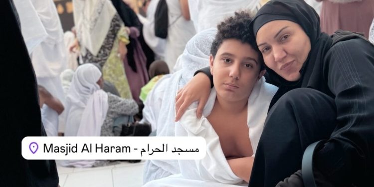 الفنانة أسماء لمنور تشارك رفقة جمهورها ادائها لمناسك العمرة (صور)