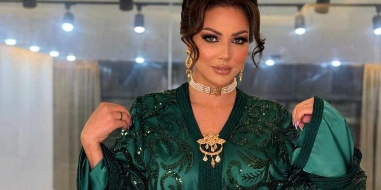 ابتسام تسكت: “ماتبقاوش تسولوني علاش باقي ماتزوجتش”
