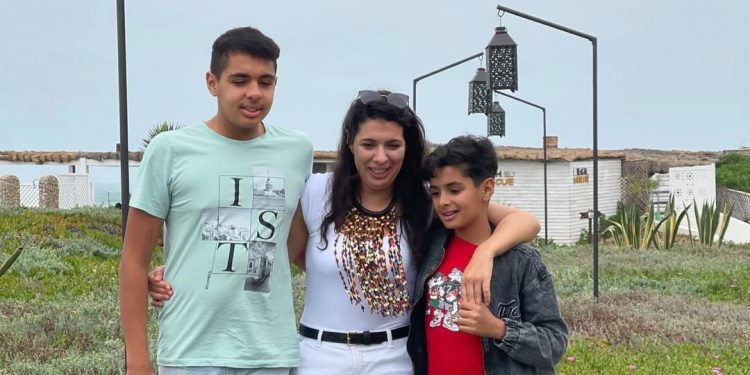 مونية لمكيمل مفتخرة بابنها بعد ولوجه عالم التمثيل: “أحسن ممثل بالنسبة ليا”